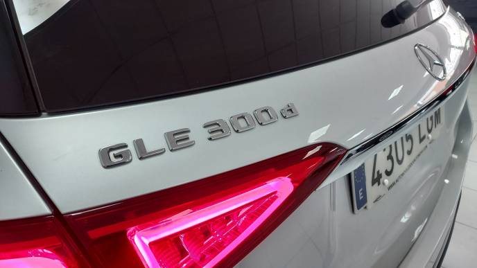MERCEDES-BENZ GLE 300d 4MATIC