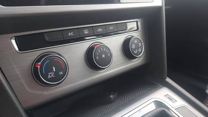 VOLKSWAGEN PASSAT 1.6 TDI 120