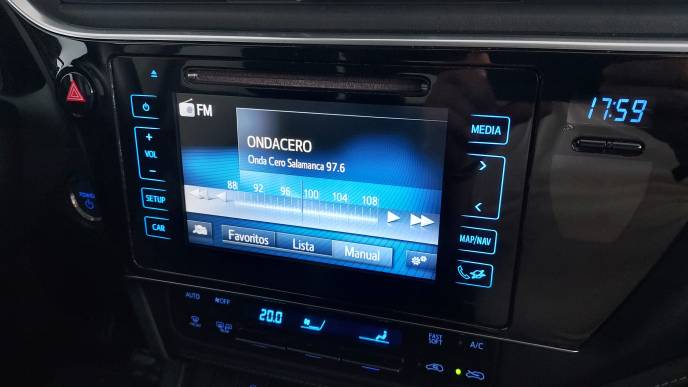TOYOTA AURIS TOURING SPORTS