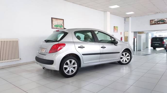 PEUGEOT 207 HDI 90