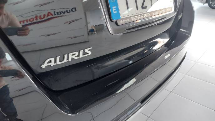 TOYOTA AURIS TOURING SPORTS