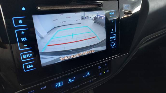 TOYOTA AURIS TOURING SPORTS