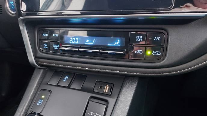 TOYOTA AURIS TOURING SPORTS