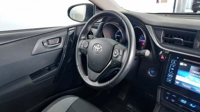 TOYOTA AURIS TOURING SPORTS