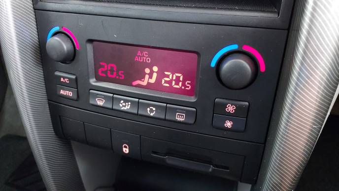 PEUGEOT 207 HDI 90