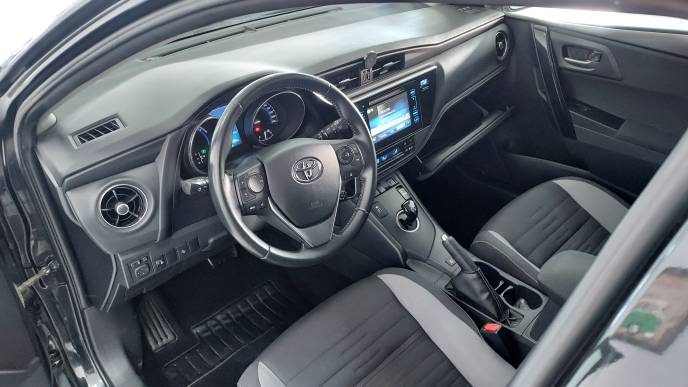 TOYOTA AURIS TOURING SPORTS