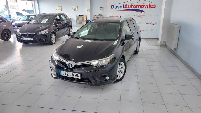TOYOTA AURIS TOURING SPORTS