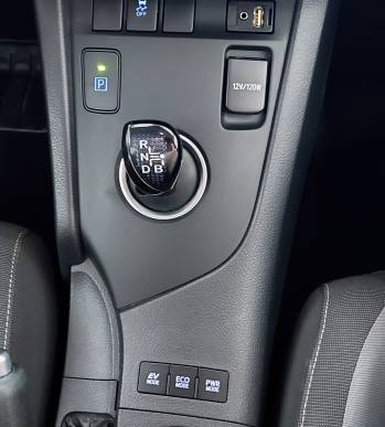 TOYOTA AURIS TOURING SPORTS