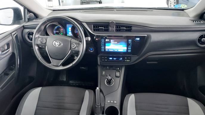 TOYOTA AURIS TOURING SPORTS